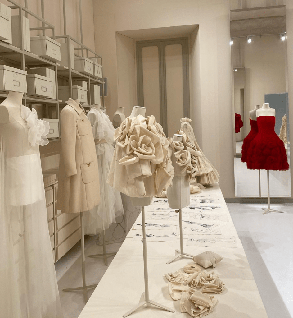 Forever Valentino: la mostra presentata a Doha